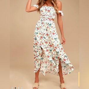 NWT! Lulus (Lush) Easy On The Eyes Cream Floral Print Maxi, size large.